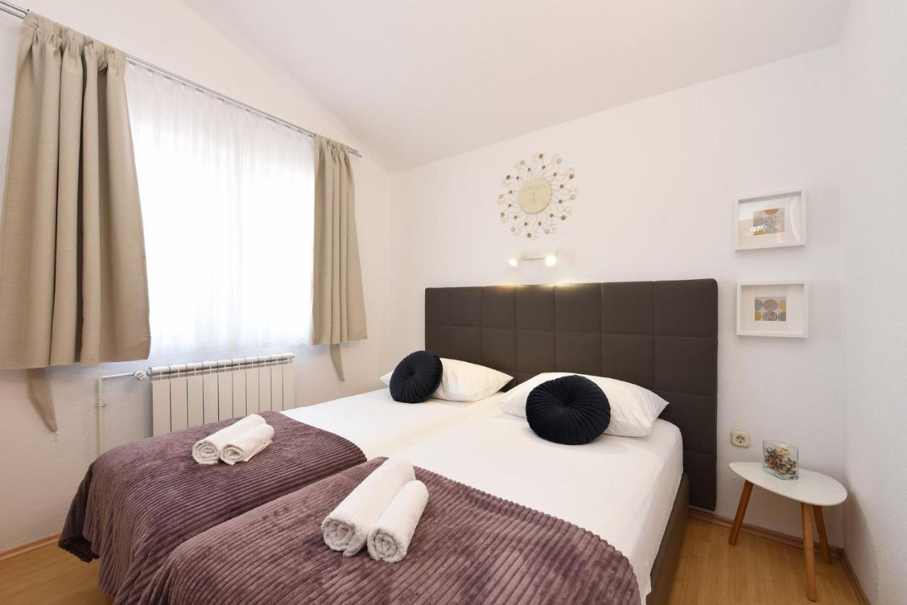 Apartments Amari Starigrad Paklenica Esterno foto